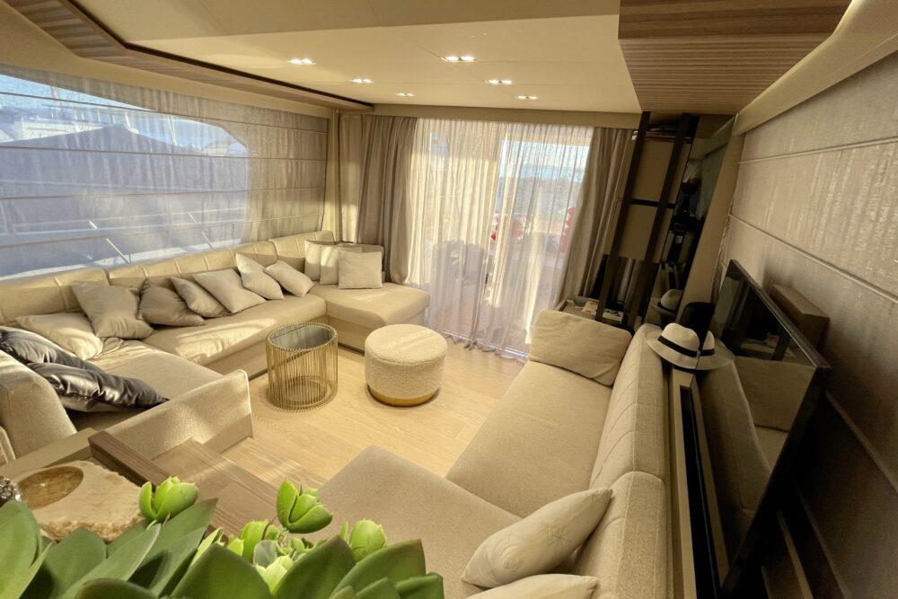 2021 FERRETTI YACHTS 670 